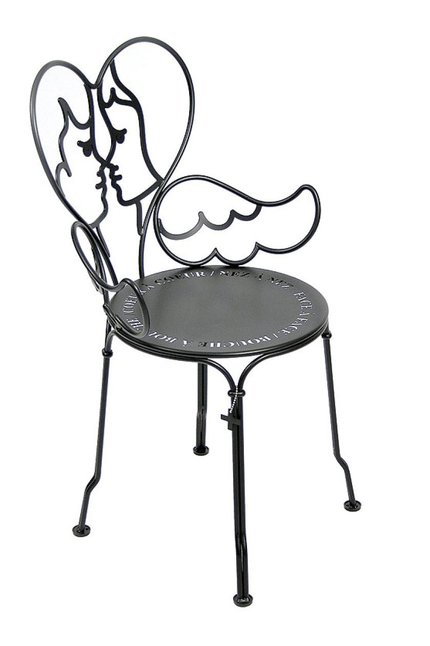 ANGE, nowa wersja flagowego krzesła 1900 odświeżona przez Jean-Charlesa de Castelbajaca, oparcie z aniołkami, siedzisko