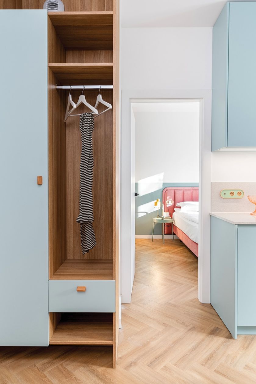 małe mieszkanie w pastelowych kolorach