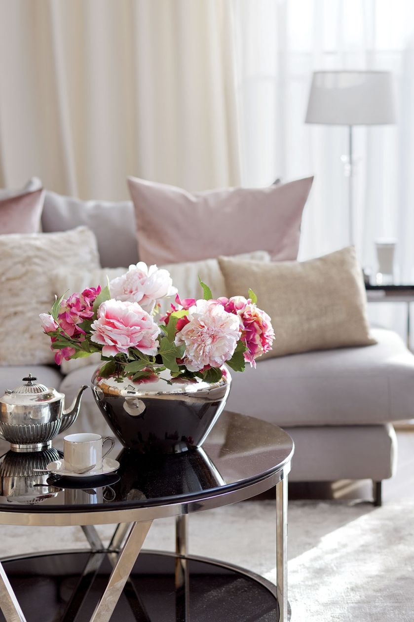 Marzyli o kameralnym budynku wśród zieleni, koniecznie na Ursynowie. Znaleźli i urządzili w stylu art deco.