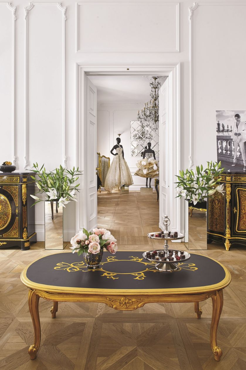 Jedwabne, koronkowe, naszywane złotem i kamieniami – pomysły na suknie przychodzą Sylwii Romaniuk w snach.