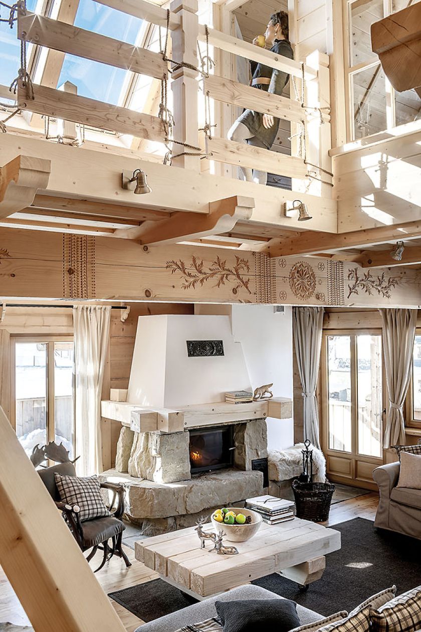 Budynek i wnętrze, a także niemal wszystkie meble zaprojektowała Urszula Górska-Iwicka.