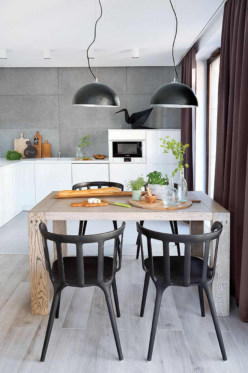 Choć urządzony pod wynajem, nie brakuje w nim niczego. Są nawet doniczki ze świeżymi ziołami.