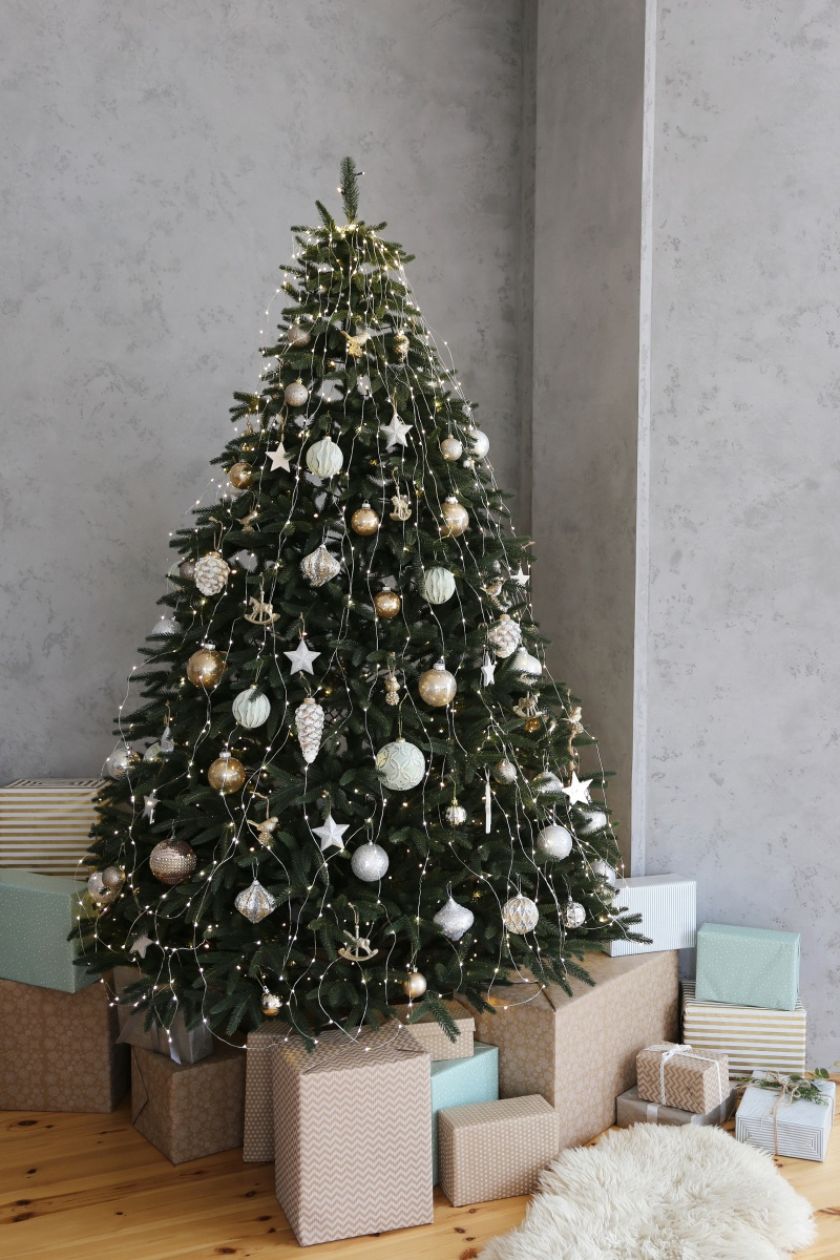 Złote dekoracje choinkowe