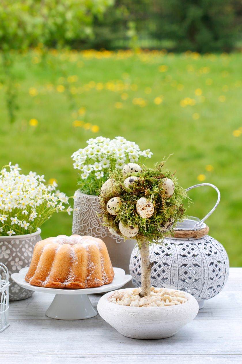 pomysły na wielkanocne ozdoby przed domem