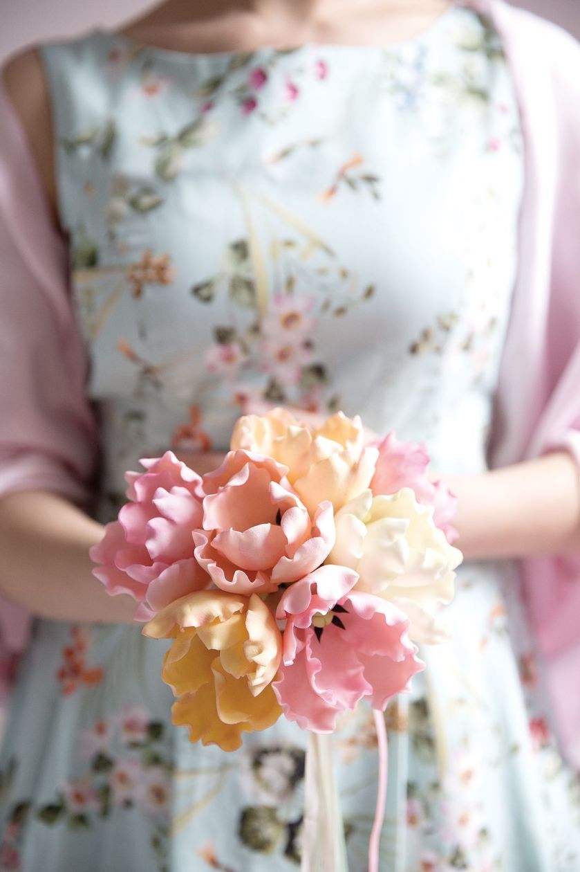 Dekoracje tortów: kwiaty z cukru