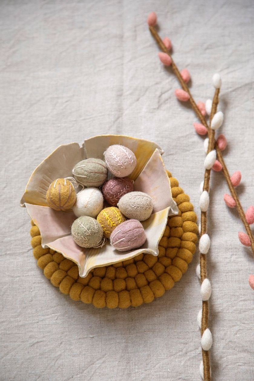 Ozdoby wielkanocne na stół i parapet