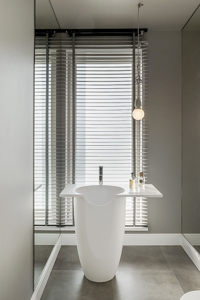 Łazienka: Łazienka. Wszystko jest tu przemyślane, nie ma nadmiaru, wystarczą na przykład tylko dwie kolekcje baterii, ale za to idealnych.