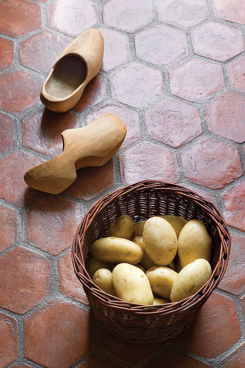 Dobre połączenie: antyki i nowoczesne tapety