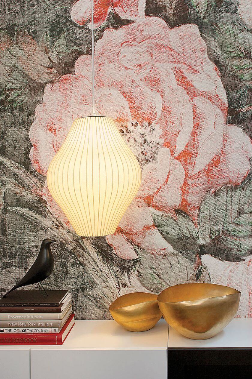 Dwustumetrowy penthaus otacza 120 metrów ogrodu. Ma dwie główne strefy: jadalnię al fresco przy grillu i salon wypoczynkowy z