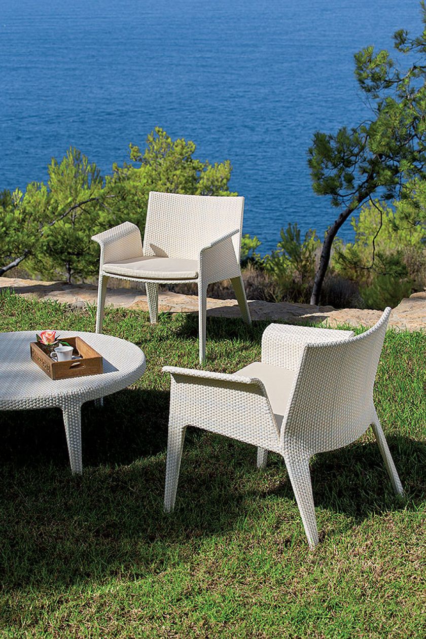 Meble do ogrodu: jak urządzić letni salon