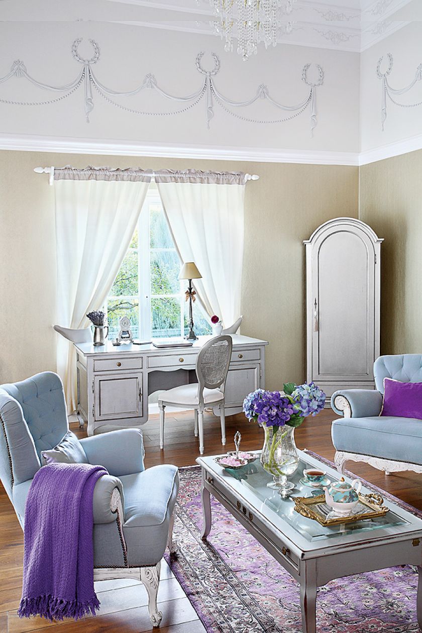 Francuskie fotele w błekitach, ulubionym kolorze Katarzyny.