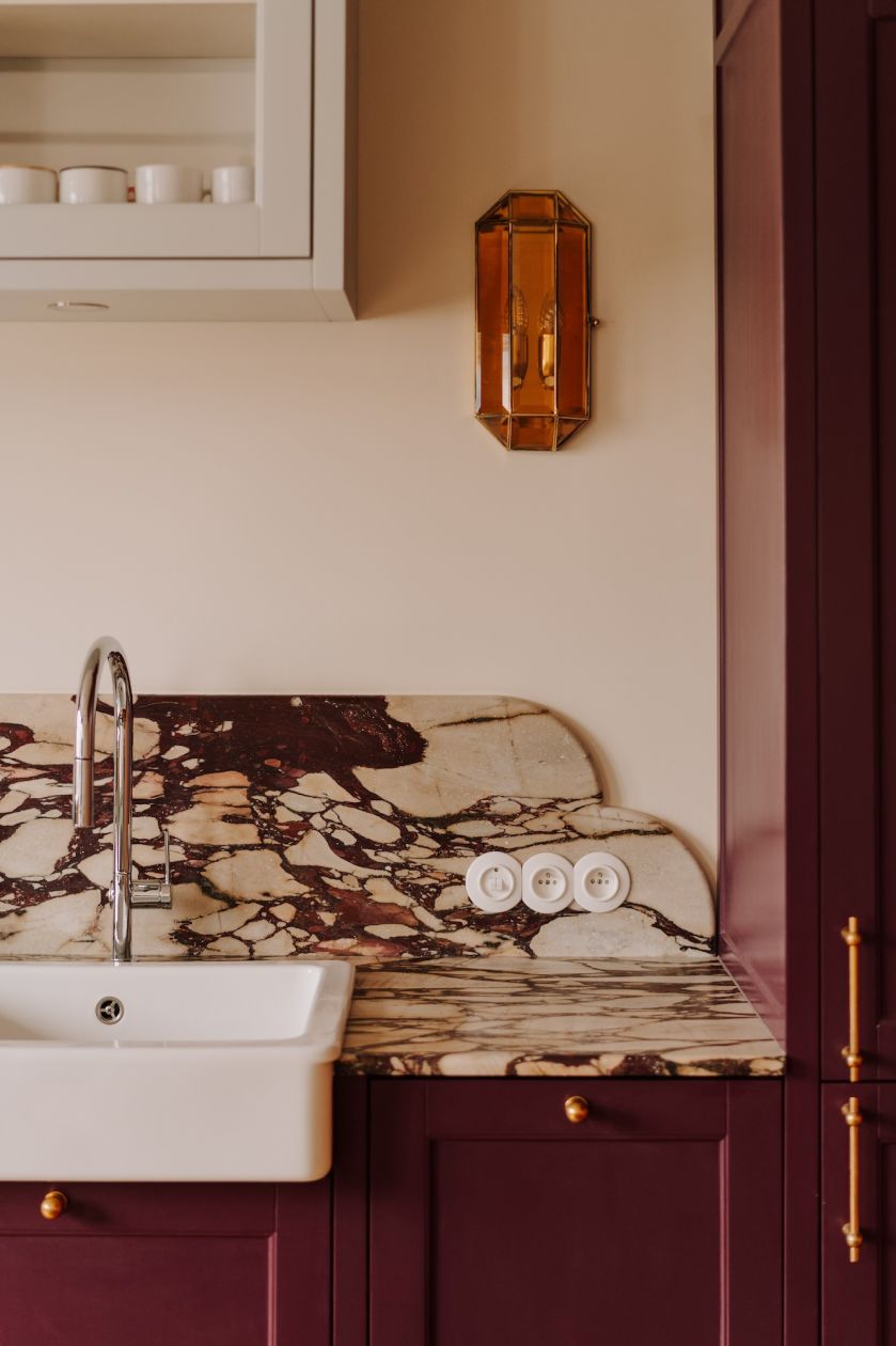 marmurowy blat w kuchni