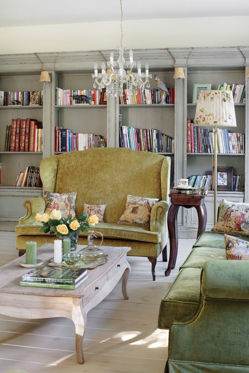 wygodny kącik do czytania w salonie