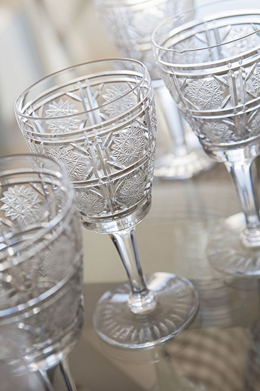 Kryształowe kieliszki. Willa w stylu marynistycznym