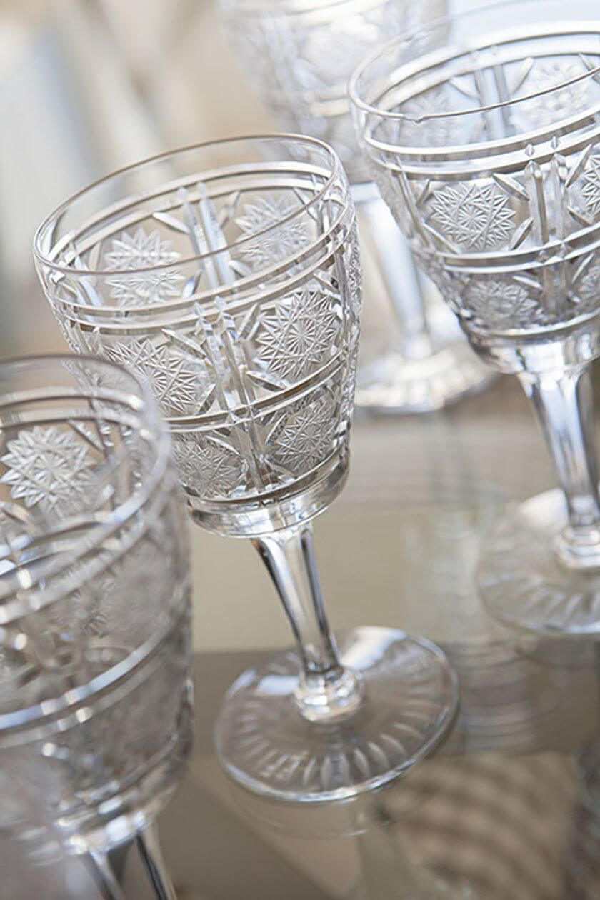 Kryształowe kieliszki. Willa w stylu marynistycznym