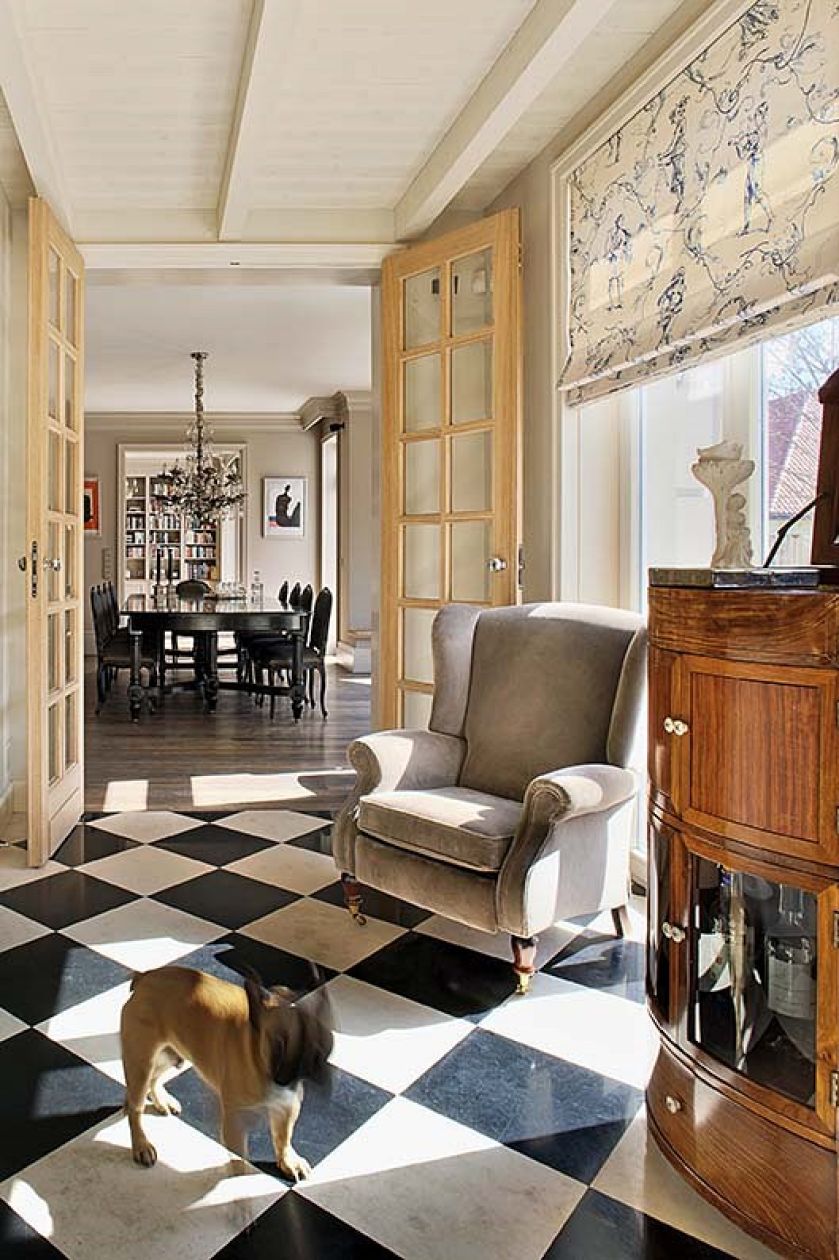 Właściciele tej kuchni mieszkali w Norwegii, Irlandii i Prowansji, więc ich zamiłowanie do rustykalnych wnętrz