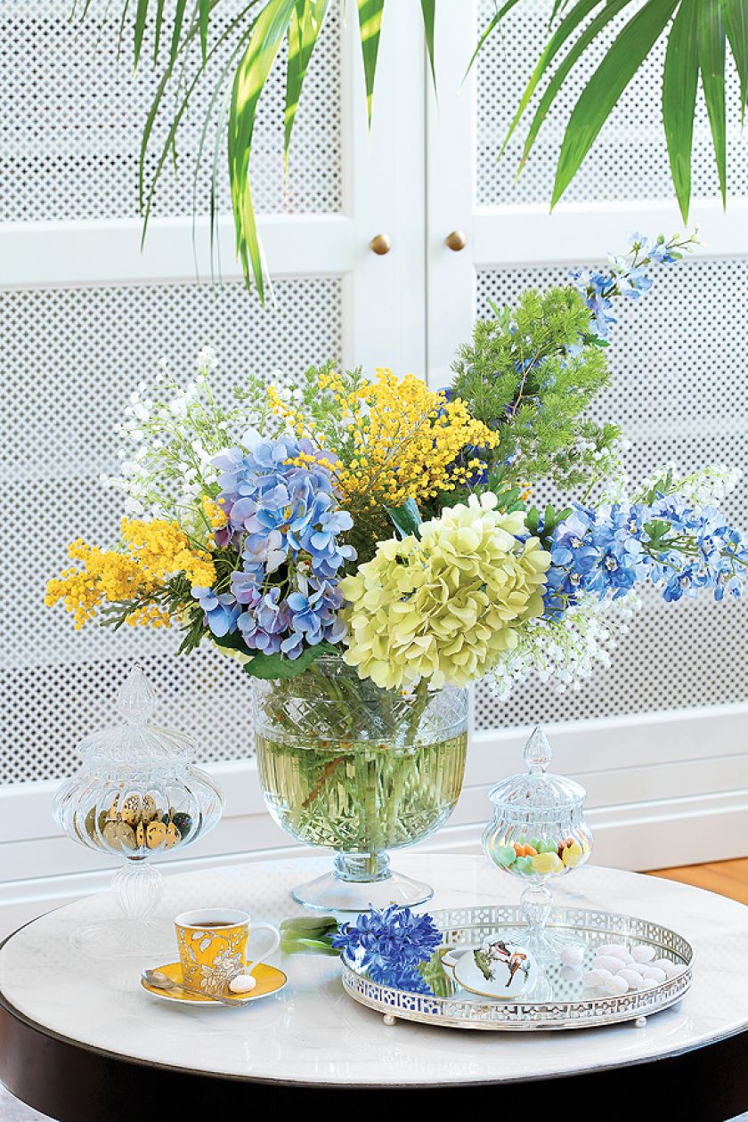 ozdoby na stolik w salonie