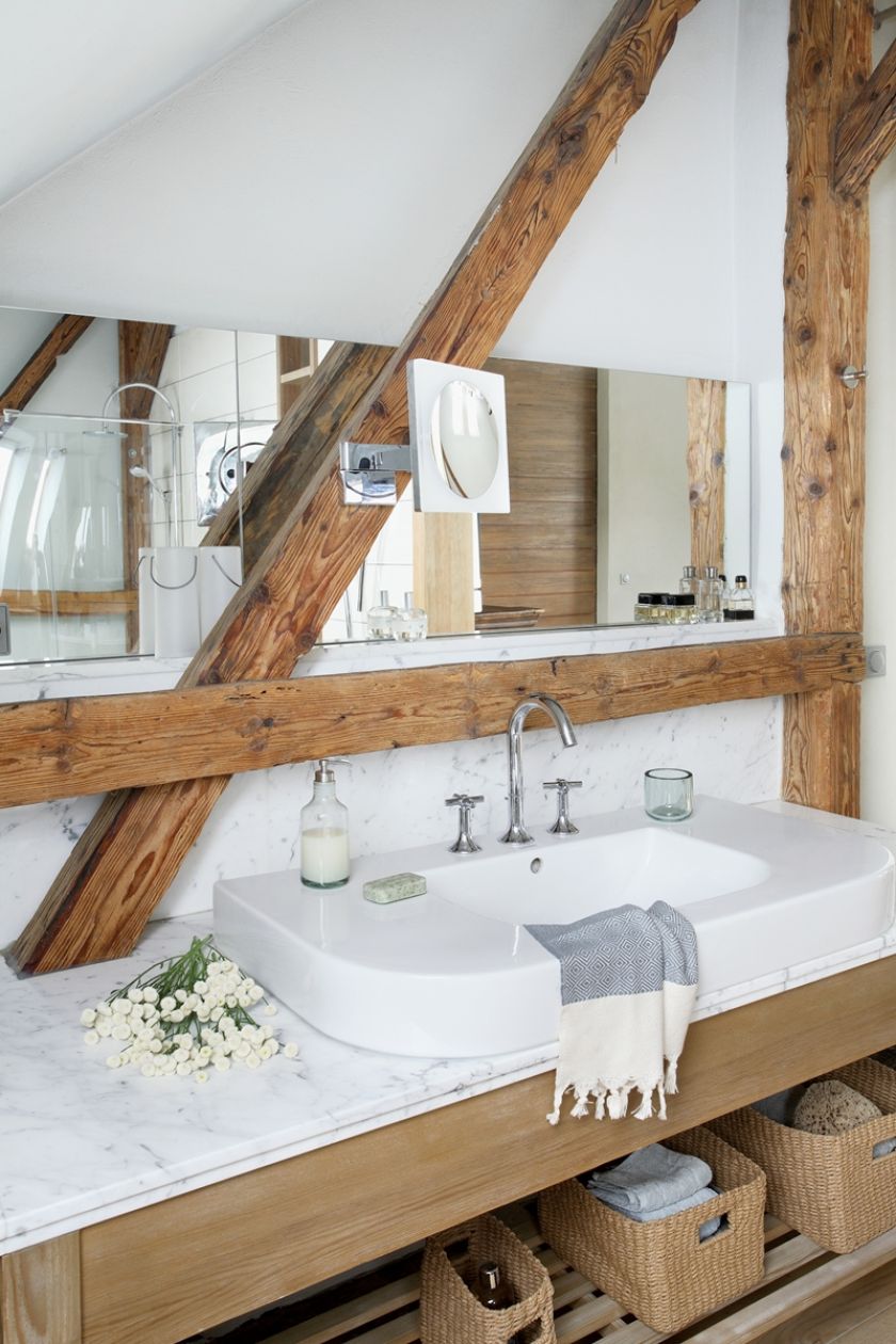 łazienka na poddaszu w stylu rustykalnym