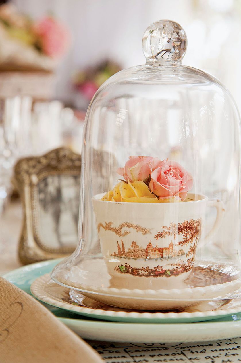 Kwiaty ukryte pod szklaną kopułką? Wyglądają pięknie!