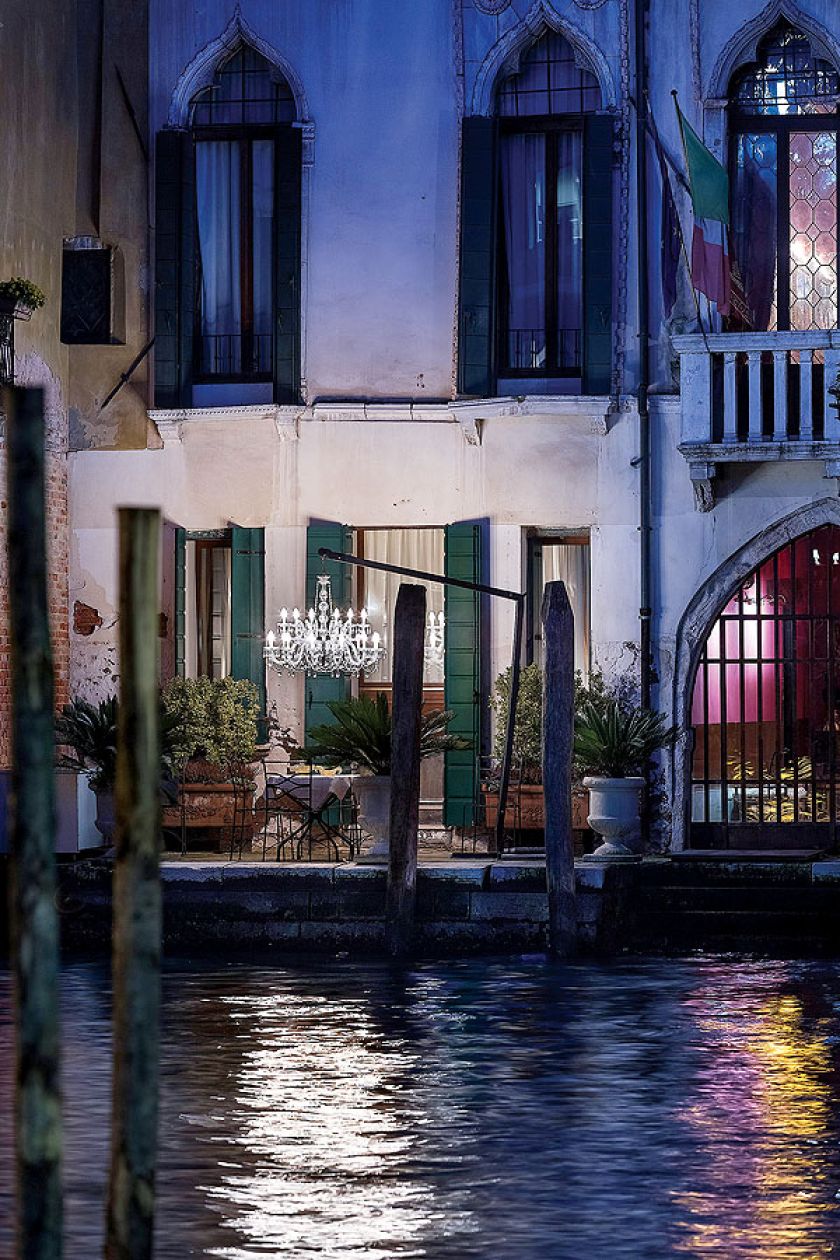 Kandelabr nawet na deszcz.