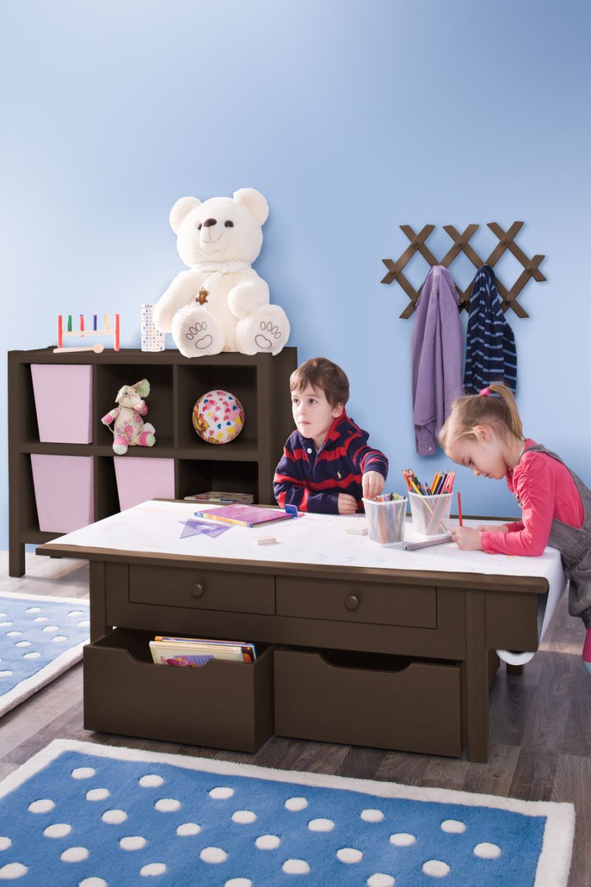 Pokój dla dziecka z nowoczesnymi, dziecięcymi meblami