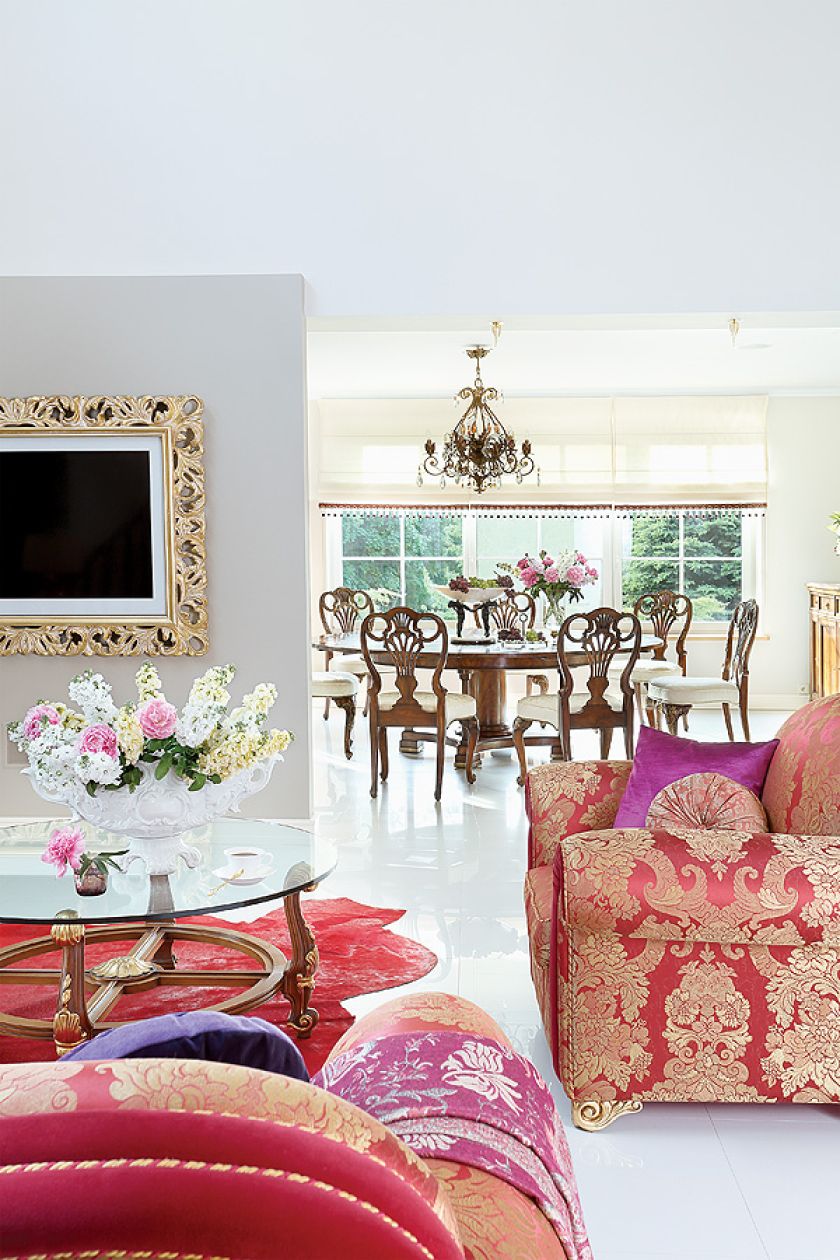 Meble pochodzą niemal wyłącznie z z włoskich rodzinnych manufaktur.