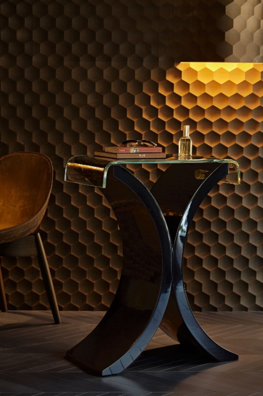 Coco. Nowoczesna konsolka, która przywołuje tradycję giętych mebli. Przytulone do siebie krzywizny wyznaczają