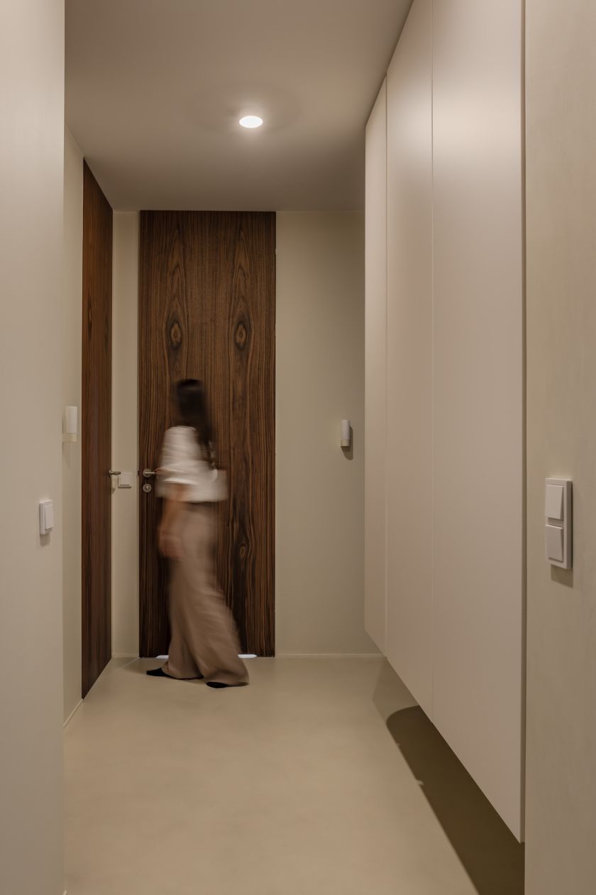 długi i wąski przedpokój