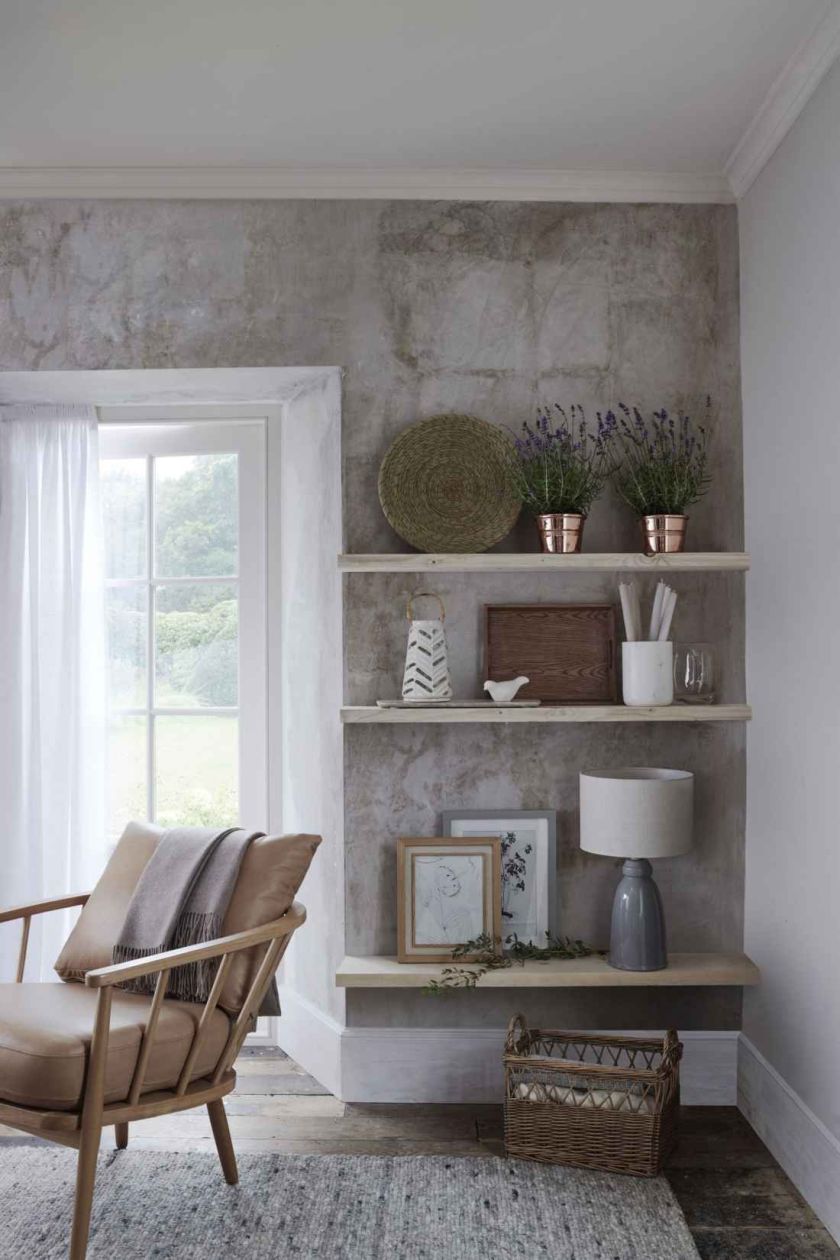 Ściany w salonie nie muszą być białe, a modne kolory w sypialni to nie tylko pastele. Zebraliśmy najnowsze trendy