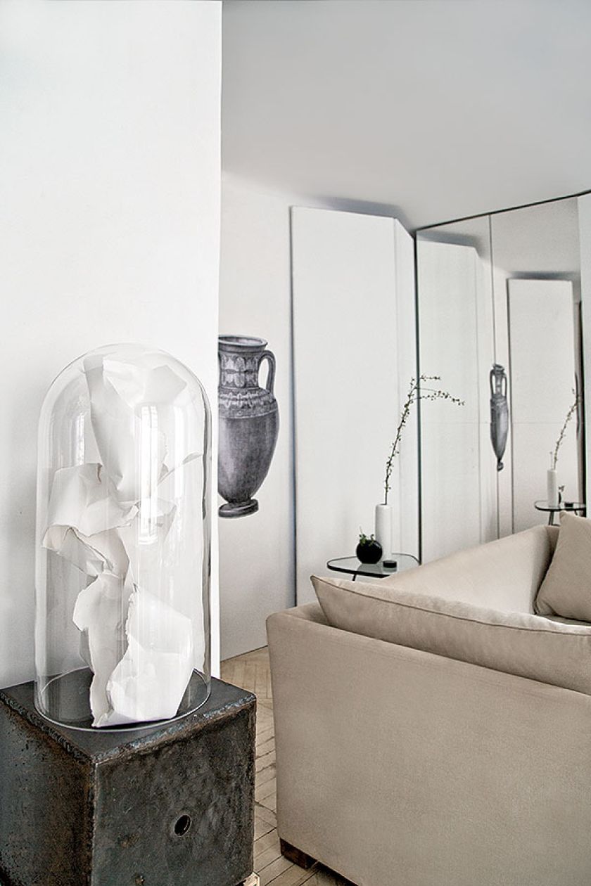 Monochromatyczne kolory, graficzne linie.