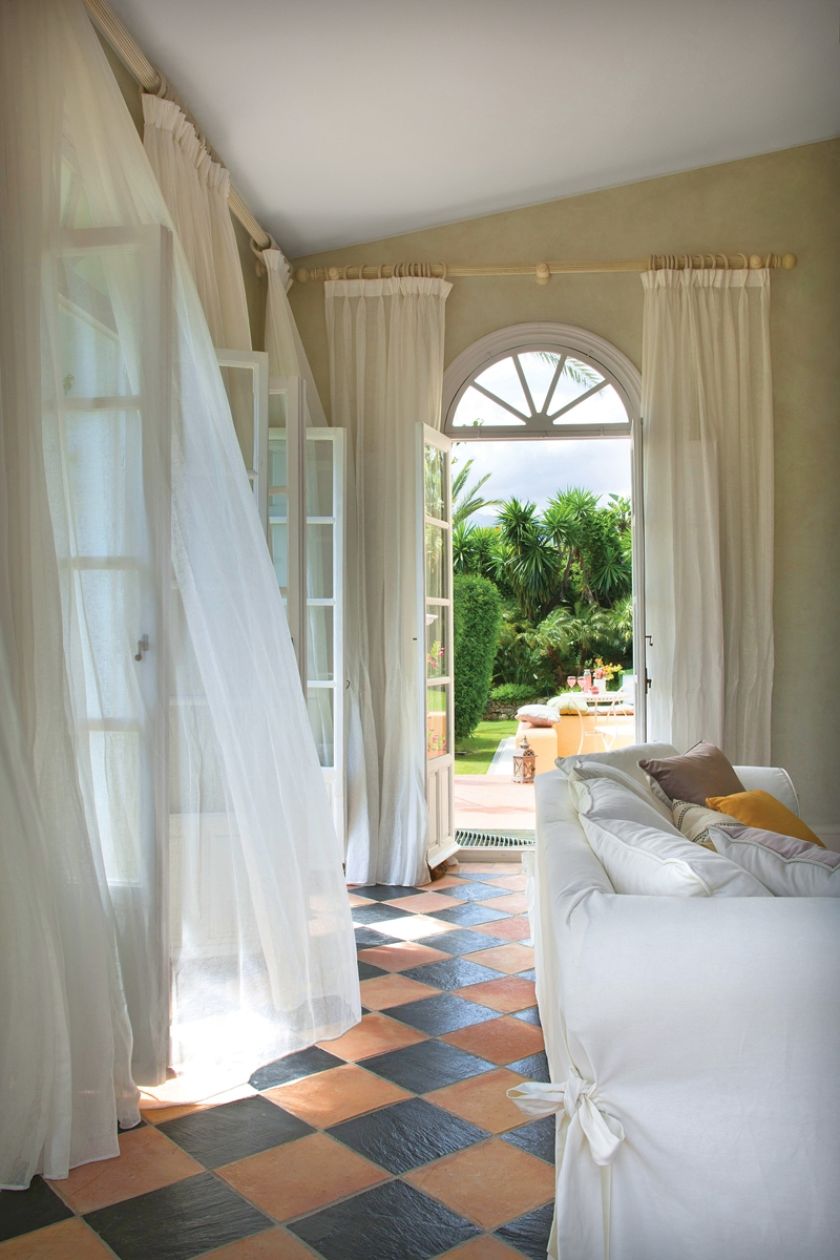 muślinowe firanki w oknach
