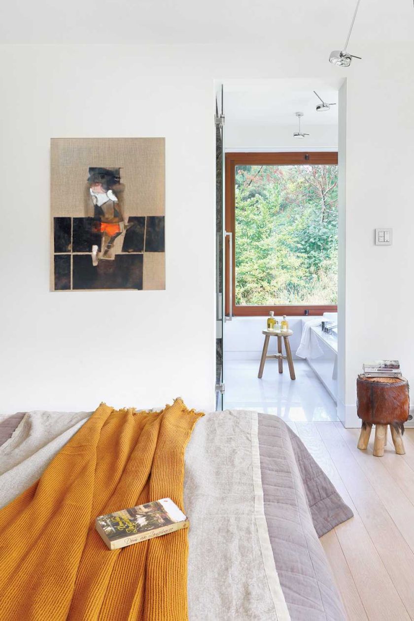 Ten nowoczesny dom znajduje się na skraju parku krajobrazowego. najważniejszą rolę odgrywa tu zieleń.