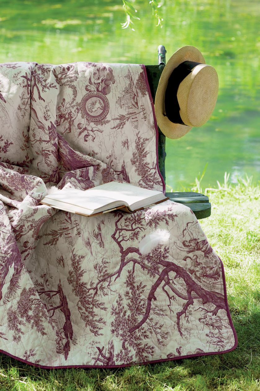 Plain air, czyli świeże powietrze, łono przyrody. Wszystko pięknie, ale szałowych kreacji potrzebują też stoły.