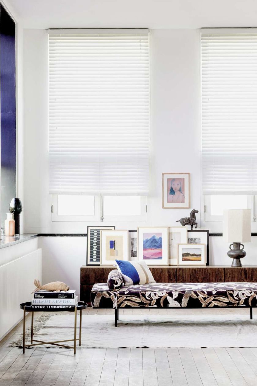 Artystyczny tłok pod kontrolą. Twoja własna galeria: jak powiesić obrazy na ścianie lub ustawić na półce