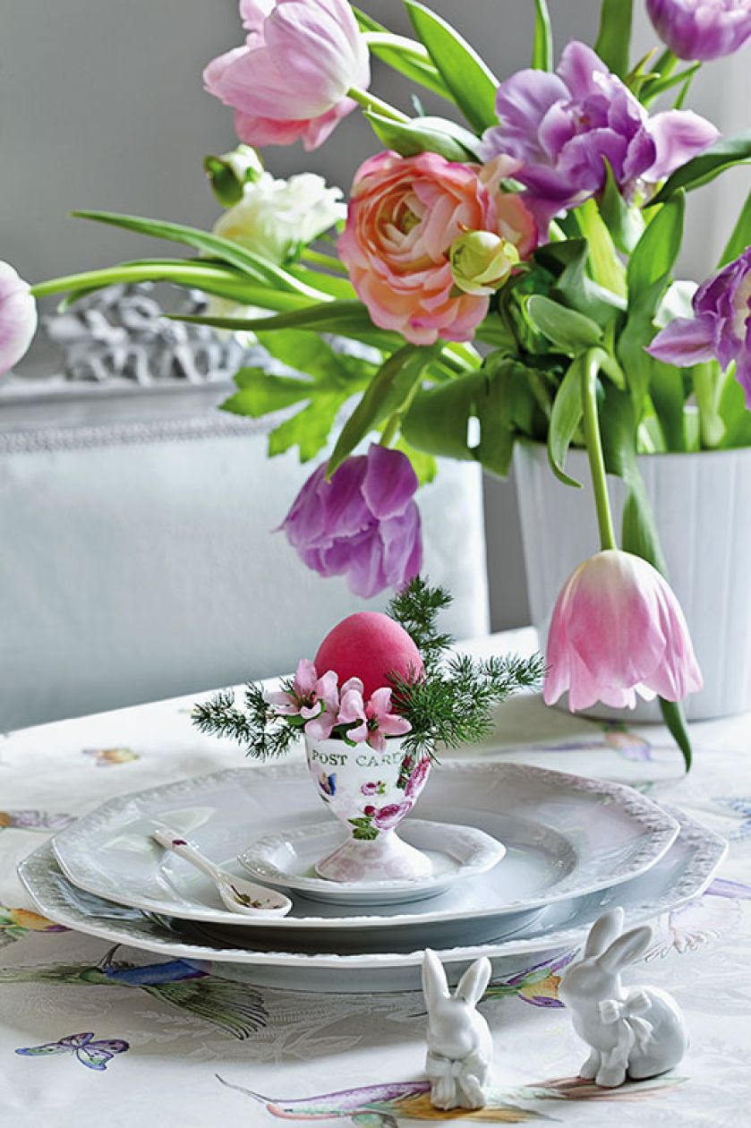 Wszechobecne pisanki są sposobem na bazę aranżacji wielkanocnej.