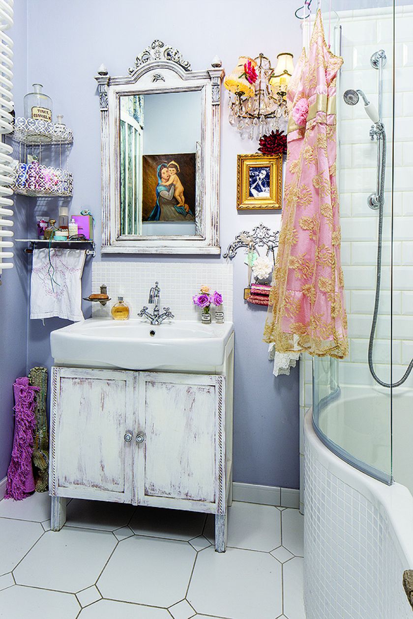 Piękna stara szafka pod umywalkę. Dom jak radosny patchwork