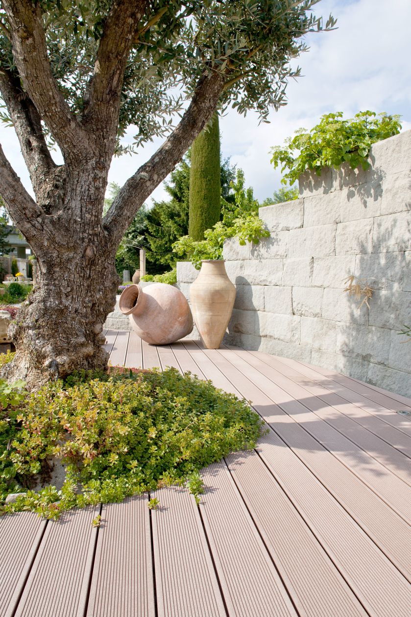 Piękny taras na wiosnę - jak go zaaranżować?