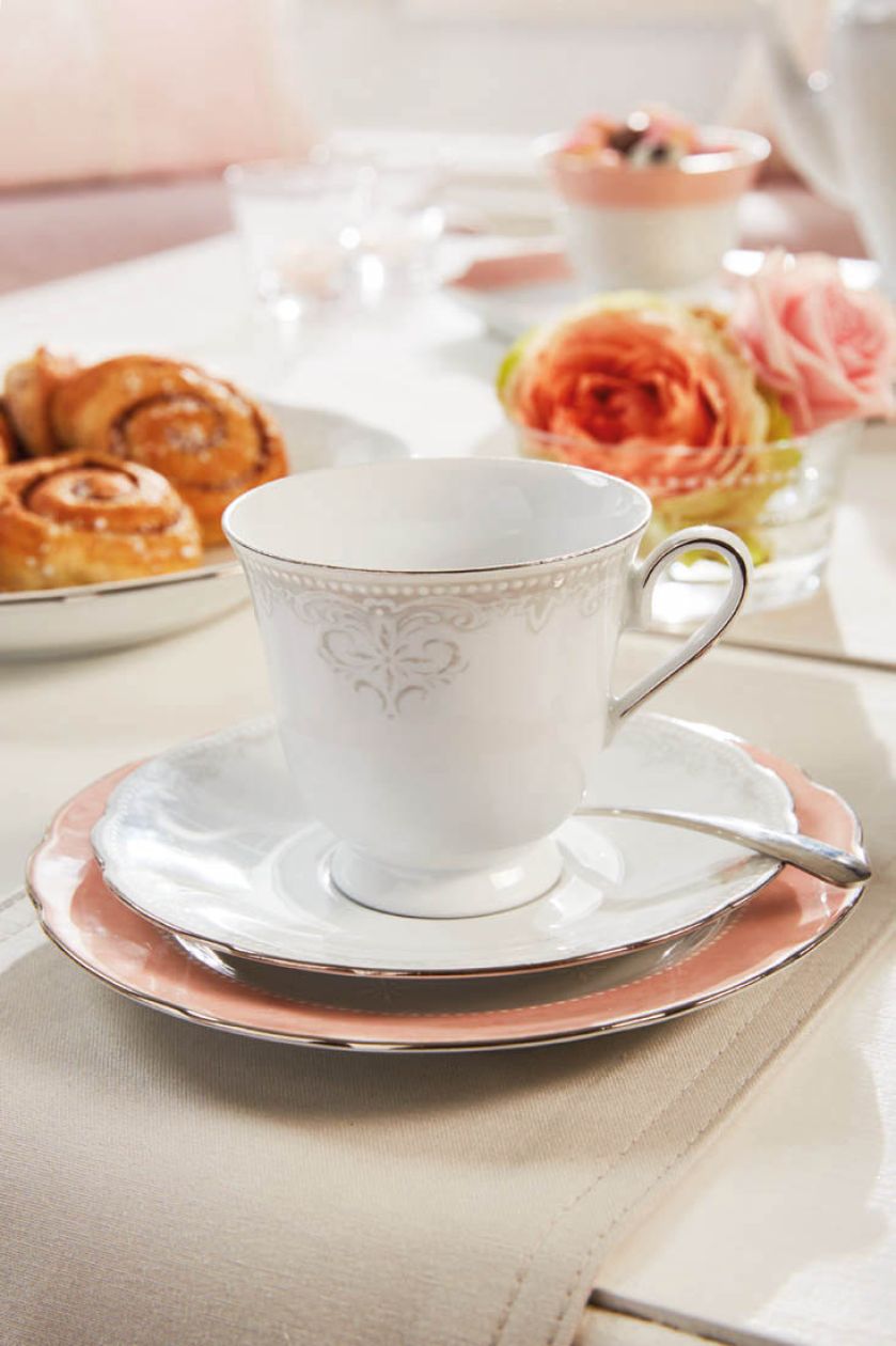 Porcelana Moments od Fyrklövern. Romantyzm w odcieniu pudrowego różu