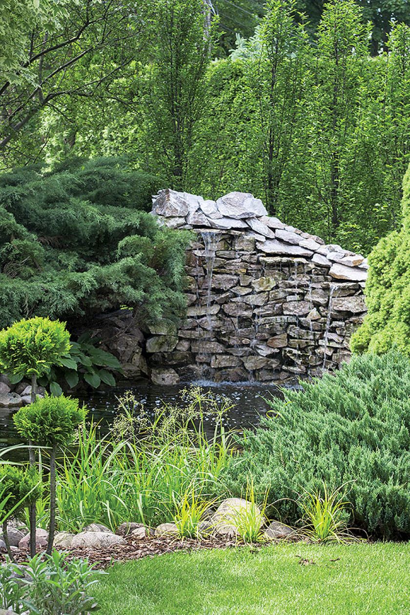 Projektantka zaproponowała to, co najmodniejsze na Zachodzie: miksy roślin ozdobnych, na przykład pasiastych