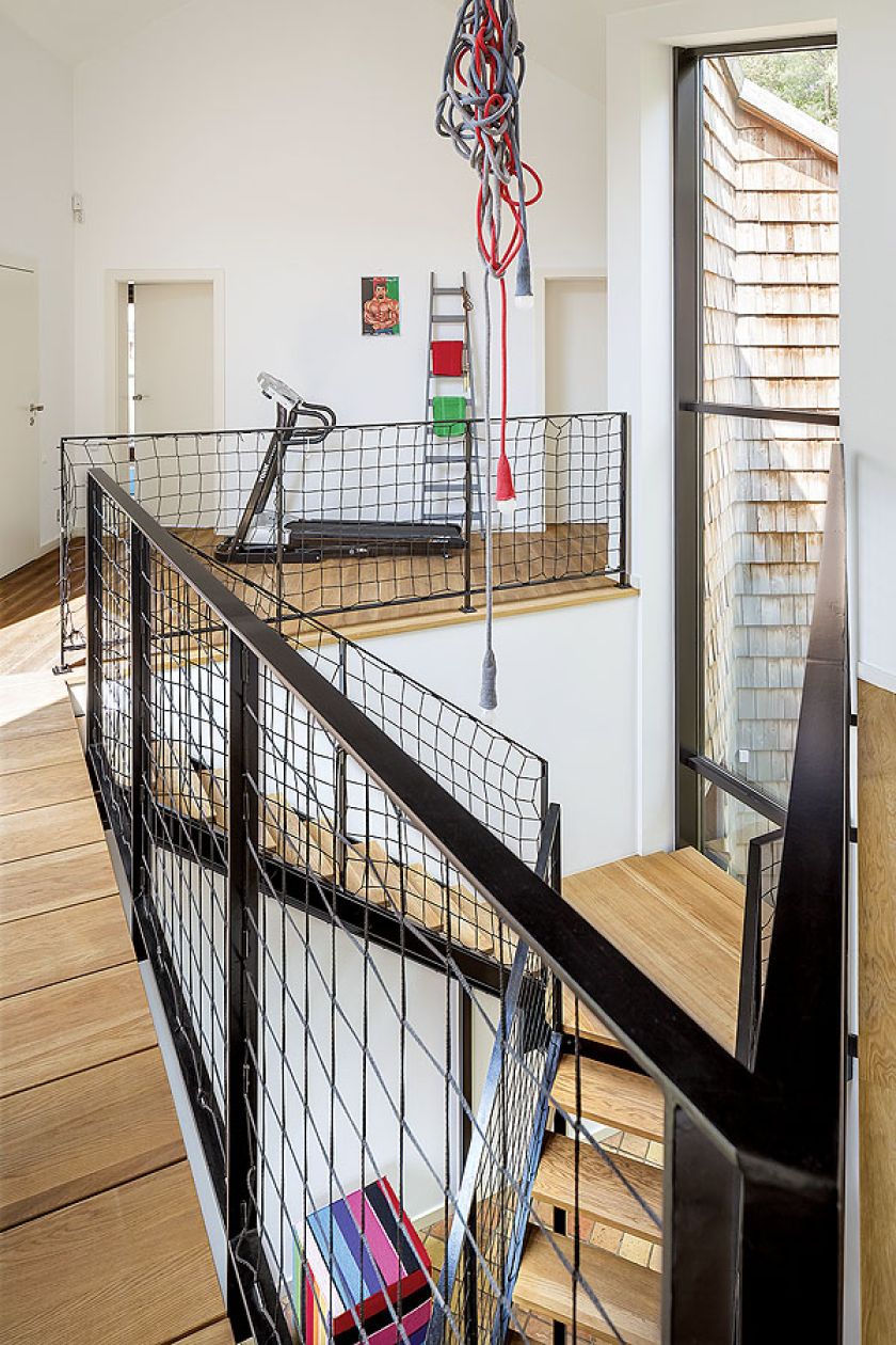 Scianka zabezpieczająca jak osiedlowa siatka.