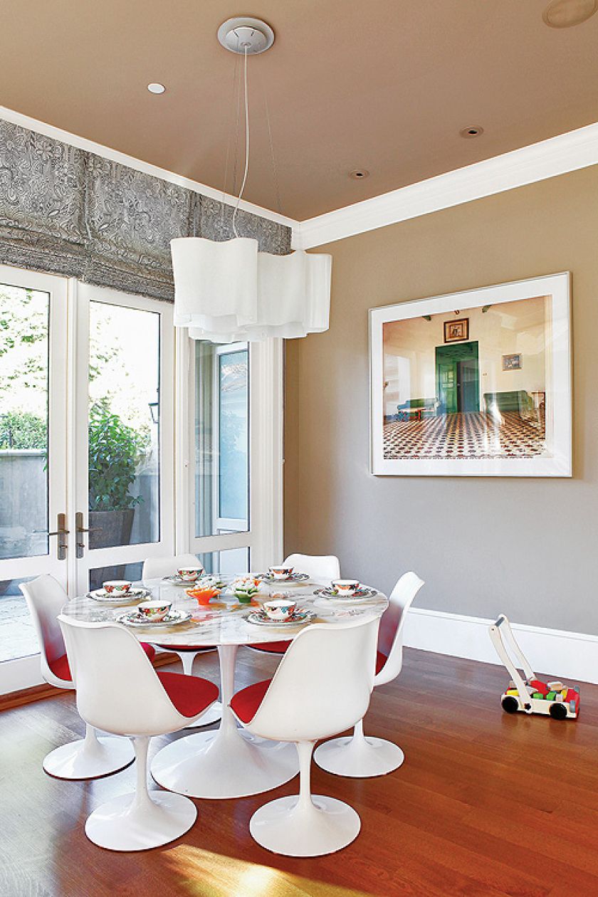 Stół Tulip Eero Saarinena