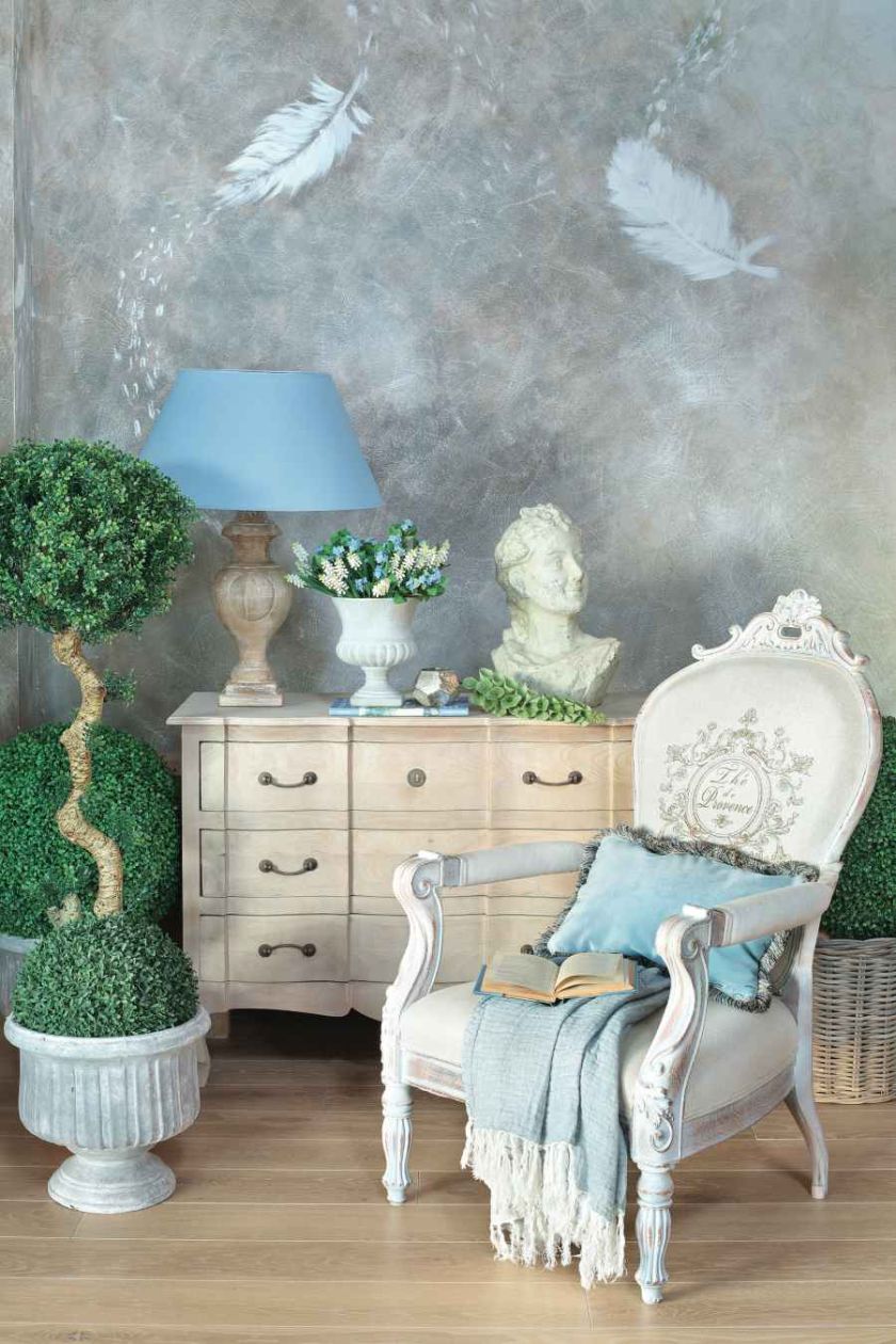 Pałacowo i surowo: styl loftowy obok francuskiej klasyki