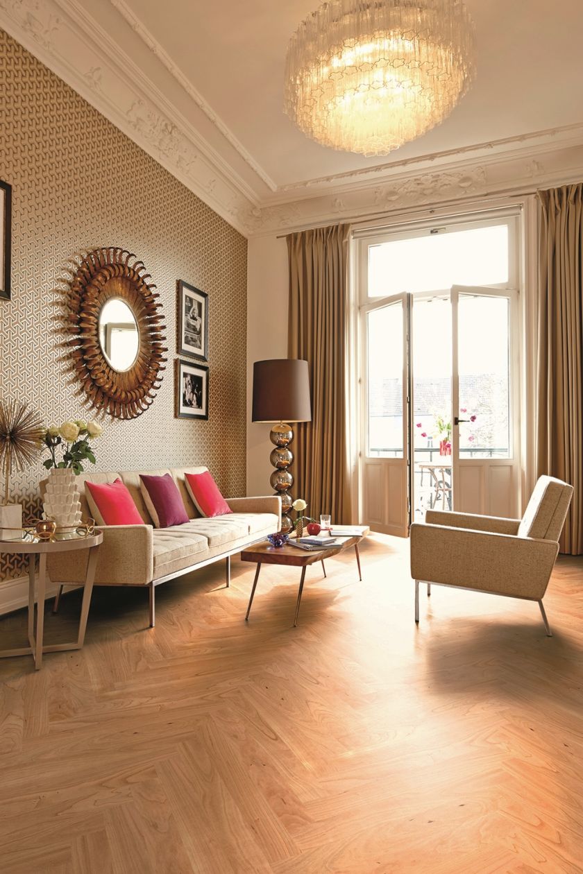 Salon w klasycznym wydaniu z podłogą - wiśnią amerykańską - od Boen.