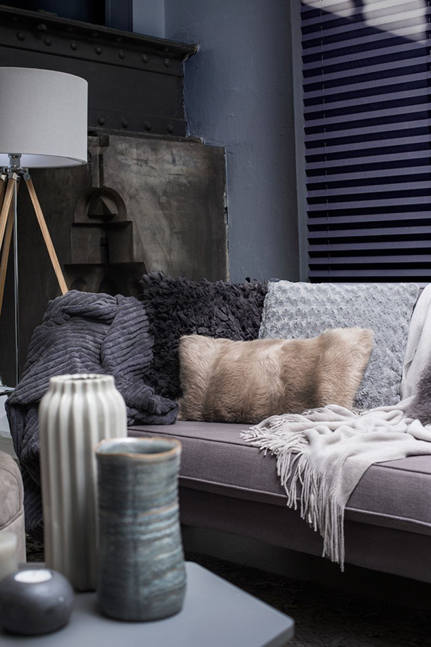 Szarości: Melancholijne, tajemnicze, romantyczne - w sam raz na jesienno-zimowe długie wieczory.