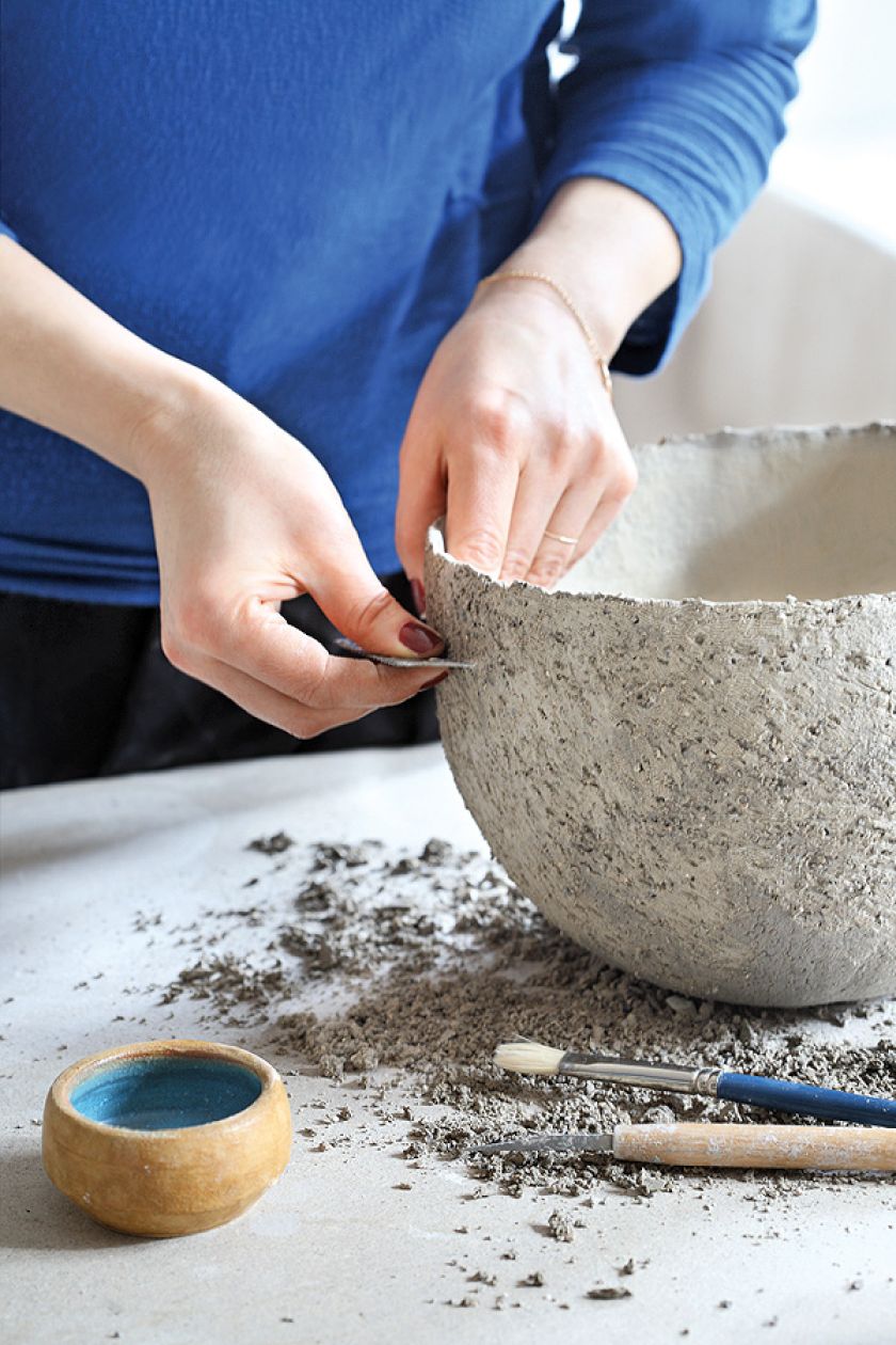 Sztuką może być nawet liść kapusty, pod warunkiem że zobaczysz w nim piękno – jak ceramiczka Kasia Stefańska-Białek.