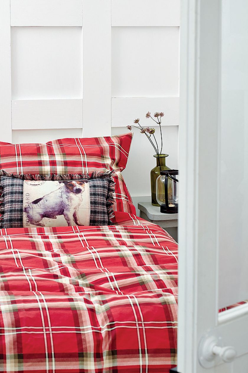 Trochę Orientu, szczypta Skandynawii (obie poszwy na kołdrę po 69,99 zł poszewki na poduszkę 19,99 zł) i angielska krata