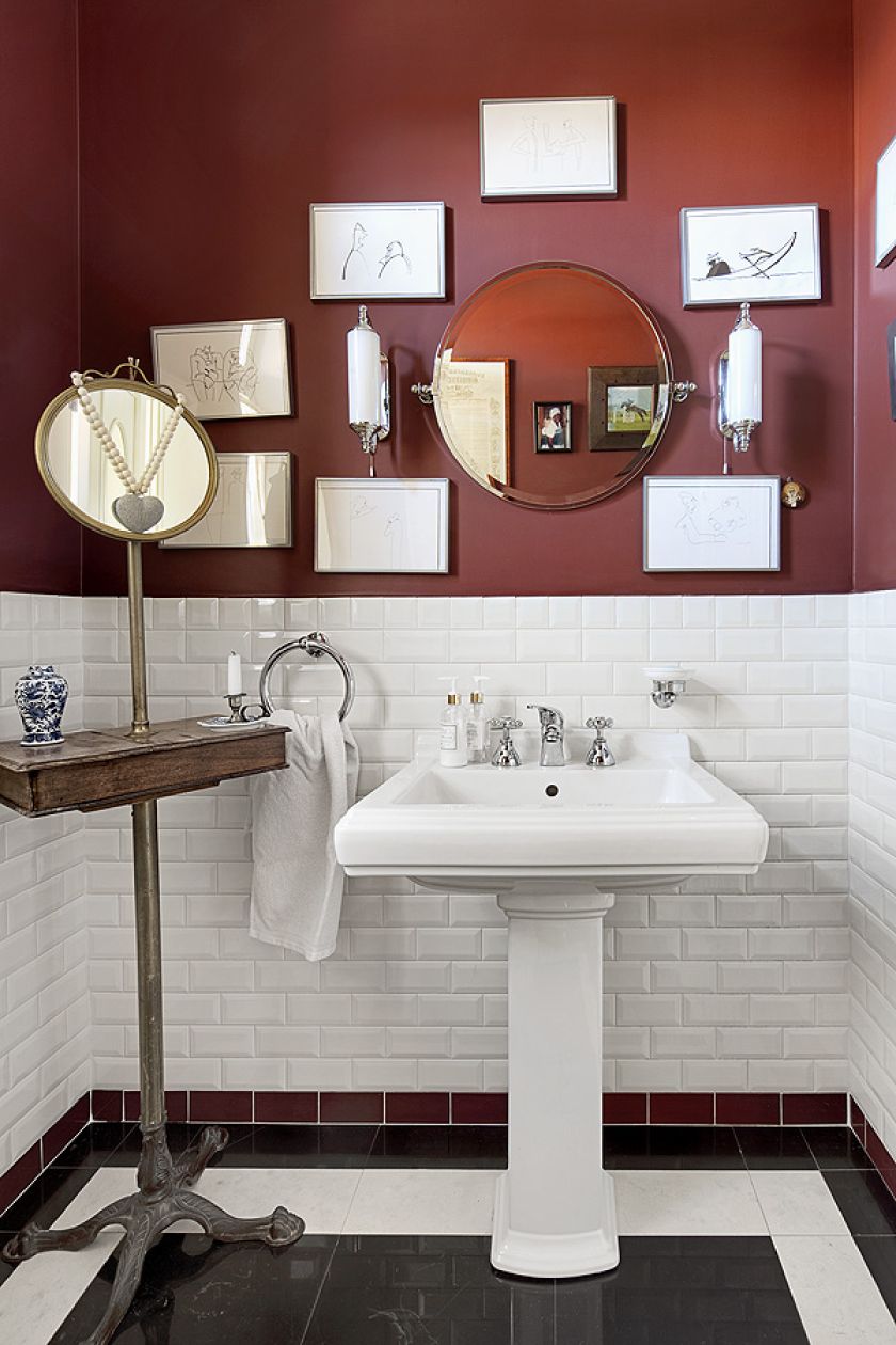 W całym domu przeplatają się styl pałacowy z rustykalnym.