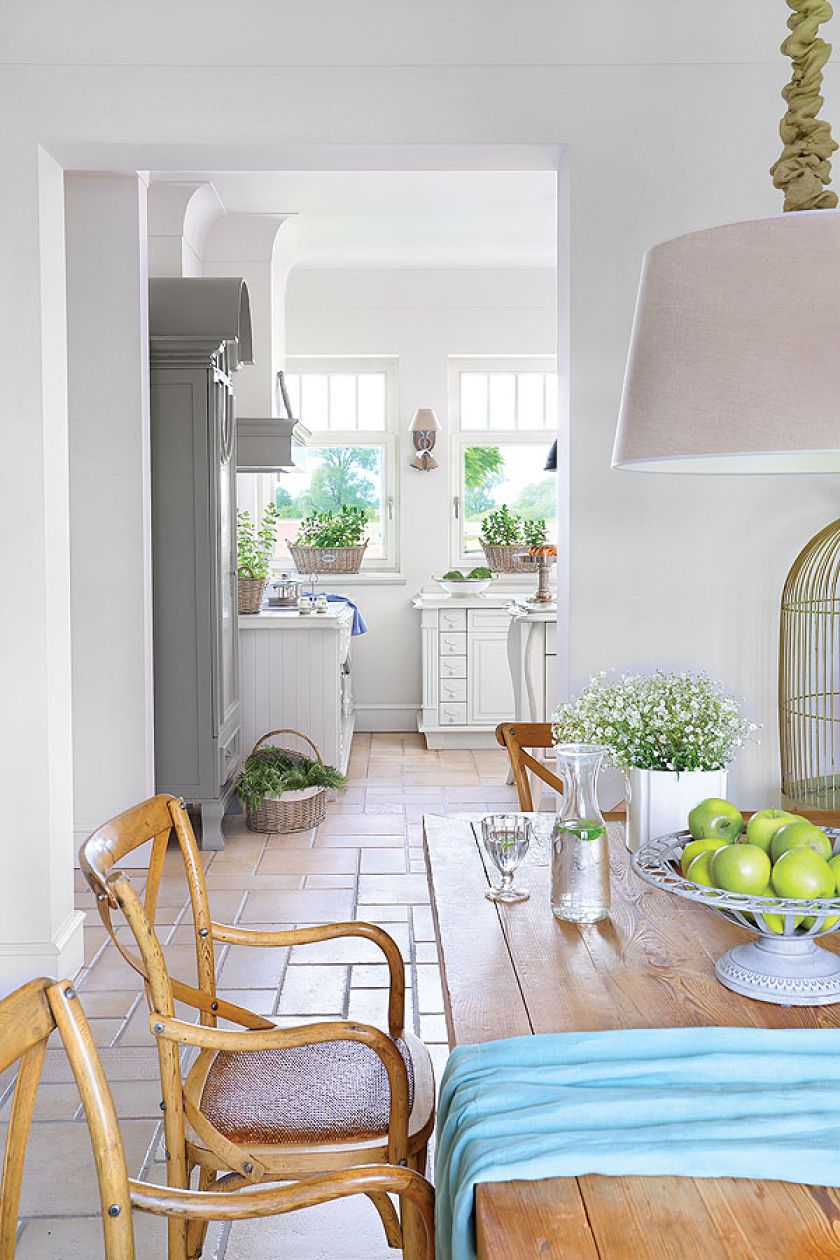 W domu dominują jasne, zmrożone kolory.