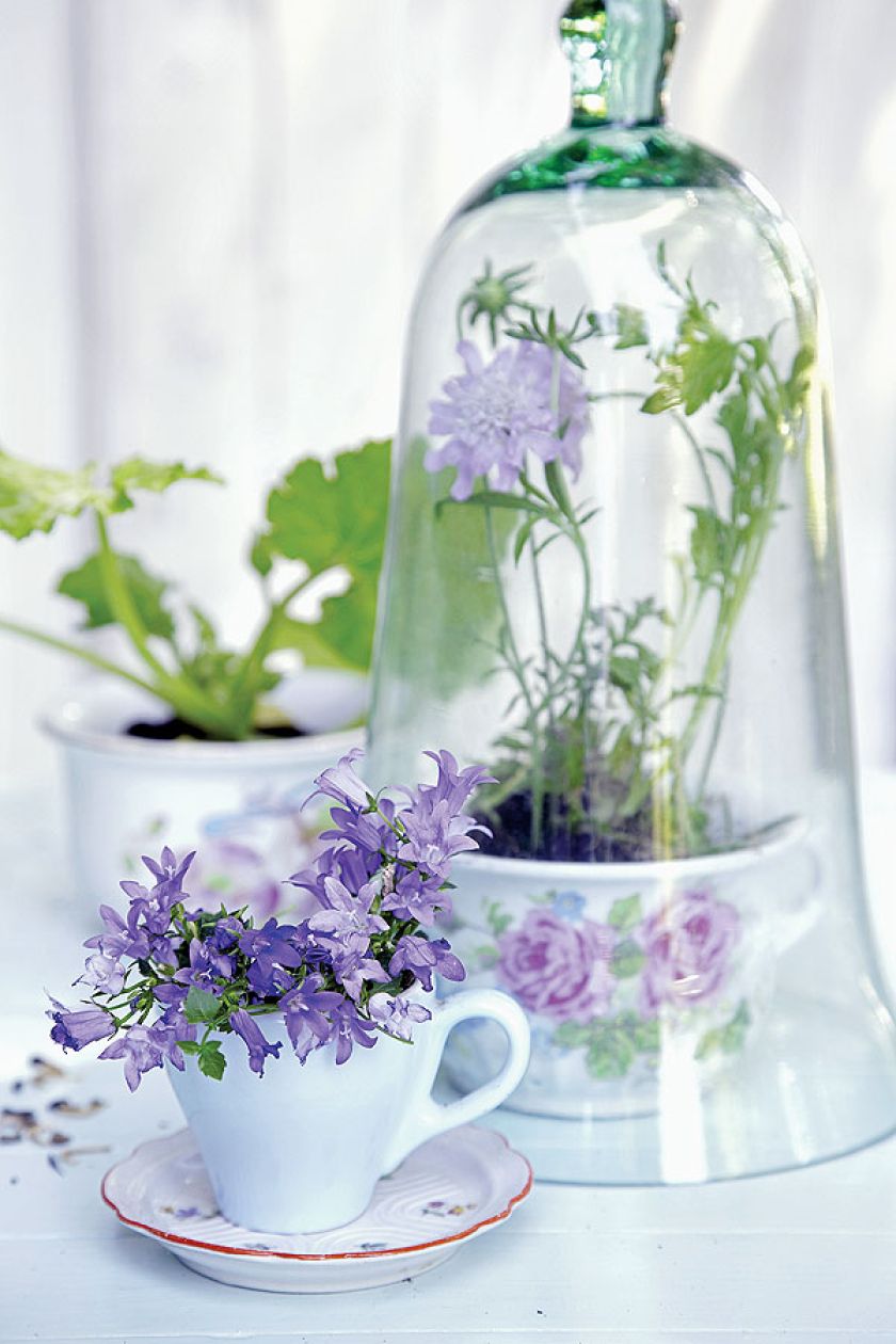 Waznik lub doniczka na drobne kwiaty.