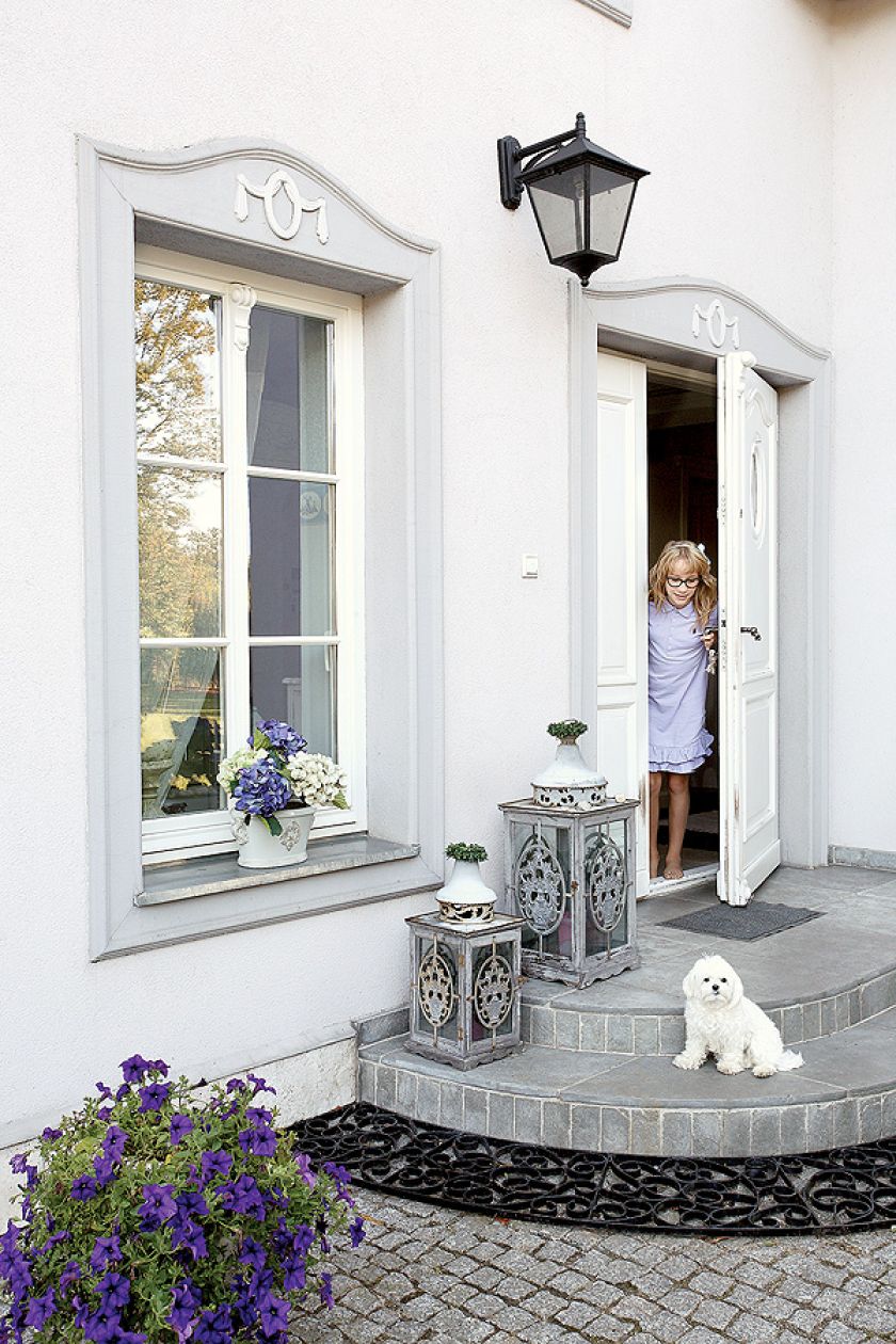 Wejście do domu. Romantyczna willa w Krakowie